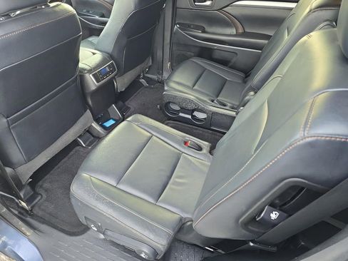 Used 2017 Toyota Highlander XLE image 30
