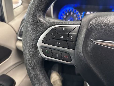 Used 2017 Chrysler Pacifica LX image 34