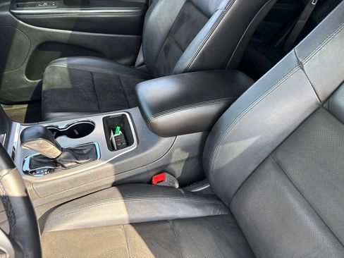 Used 2019 Jeep Grand Cherokee Altitude AWD/4WD image 28