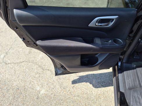 Used 2017 Nissan Pathfinder S FWD image 22