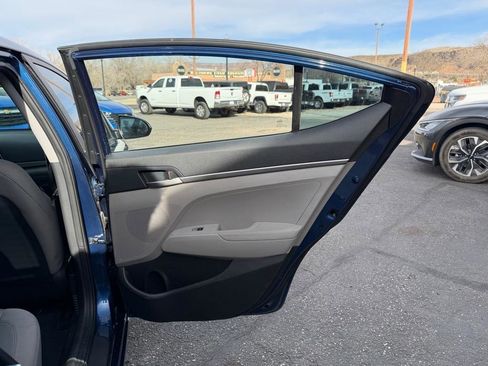 Used 2018 Hyundai Elantra SE image 24