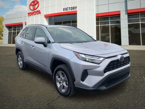Used 2025 Toyota RAV4 XLE AWD/4WD image 7