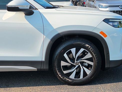 Certified 2025 Volkswagen Tiguan S FWD image 17