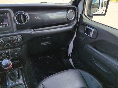 Used 2020 Jeep Wrangler Unlimited Sahara AWD/4WD image 17
