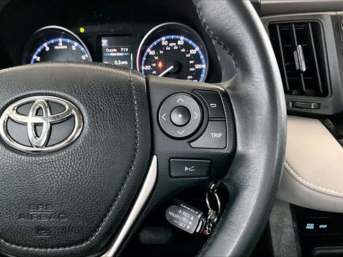 Used 2017 Toyota RAV4 XLE image 11