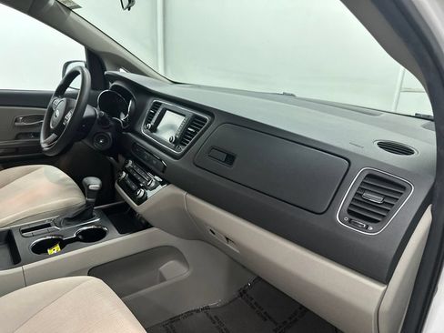 Used 2020 Kia Sedona LX FWD image 27