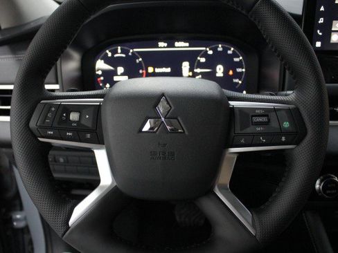 New 2026 Mitsubishi Outlander SE image 8