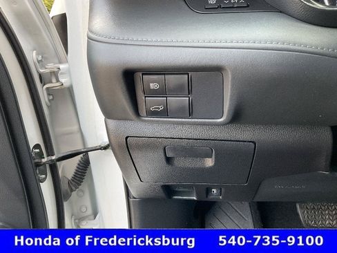 Used 2021 Toyota Highlander XLE AWD/4WD image 38