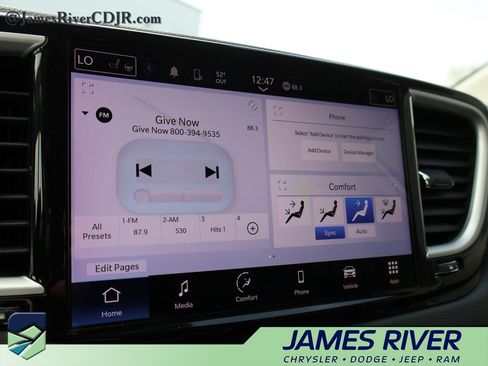 Used 2023 Chrysler Pacifica Touring-L image 35