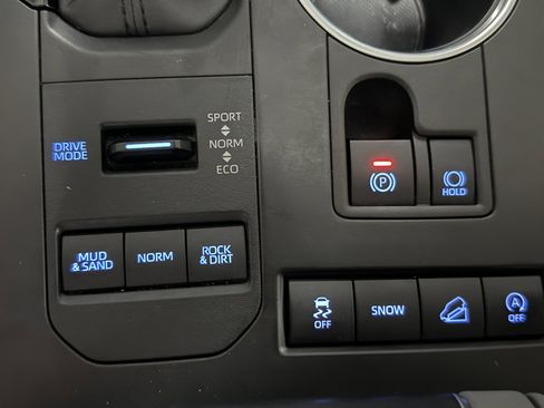 Used 2020 Toyota Highlander L AWD/4WD image 14