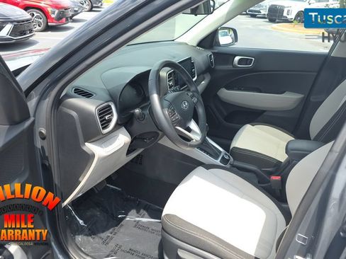 Used 2023 Hyundai Venue SEL FWD image 23