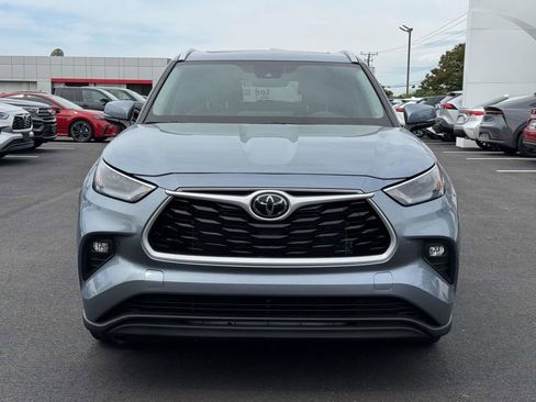 Used 2024 Toyota Highlander XLE FWD image 27