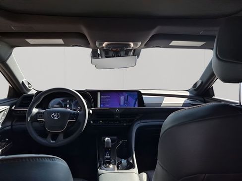 Used 2025 Toyota Crown Signia Limited w/ Advanced Technology Package image 23