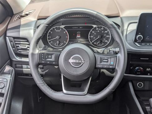 Used 2023 Nissan Rogue SV w/ SV Premium B Package FWD image 11