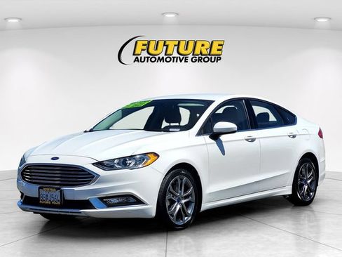 Used 2017 Ford Fusion SE w/ Equipment Group 201A FWD image 8