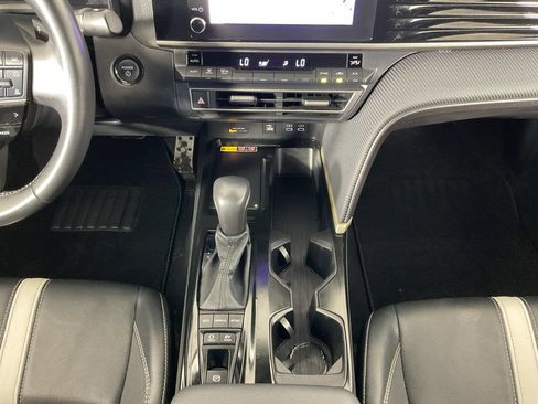 Used 2025 Toyota Camry SE FWD image 14