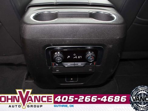 Used 2025 Chevrolet Suburban Premier AWD/4WD image 29