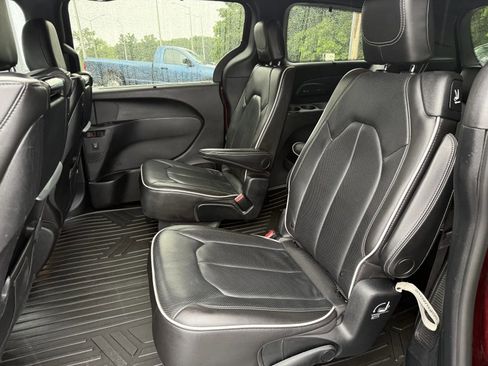 Used 2020 Chrysler Pacifica Limited FWD image 9