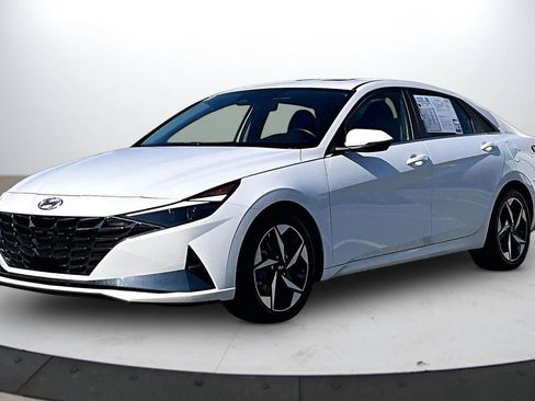 Used 2023 Hyundai Elantra Limited image 4