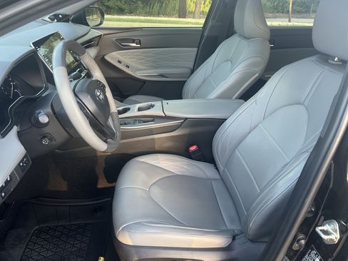 Used 2019 Toyota Avalon Limited FWD image 14