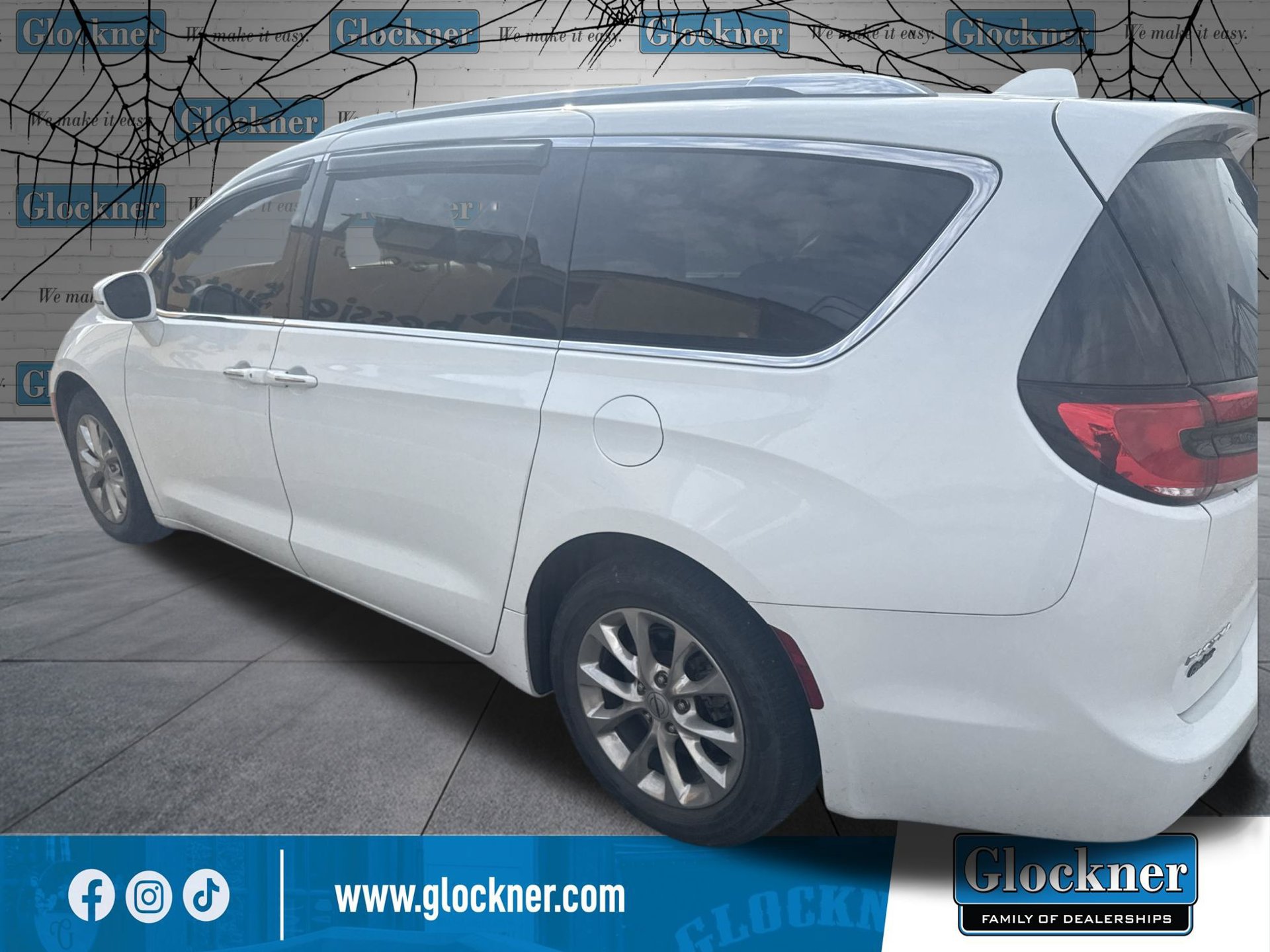 Used 2021 Chrysler Pacifica Touring-L FWD image 9