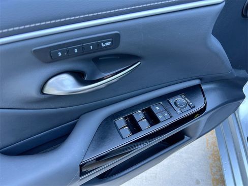 Certified 2023 Lexus ES 300h w/ Premium Package image 11