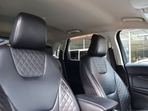 Used 2024 Ford Edge Titanium image 25