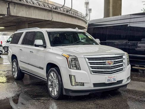 Used 2020 Cadillac Escalade ESV Platinum RWD image 4