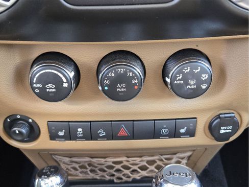 Used 2014 Jeep Wrangler Unlimited Sahara w/ Max Tow Package AWD/4WD image 17