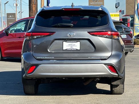 Used 2023 Toyota Highlander Platinum image 5