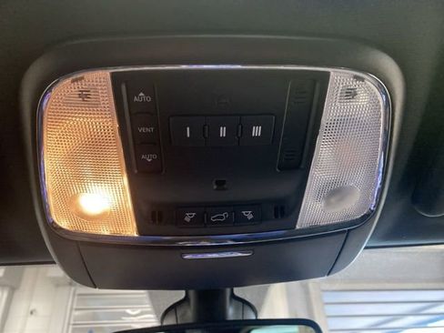 Used 2022 Jeep Grand Cherokee Limited image 20