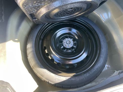 Used 2024 Toyota Corolla LE image 28