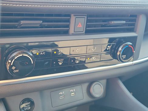 Used 2025 Nissan Rogue S image 27