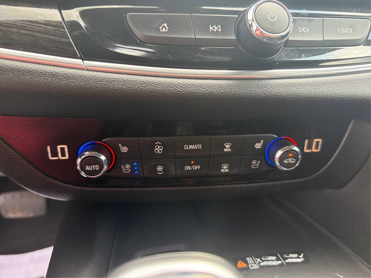 Used 2020 Buick Enclave Avenir w/ Avenir Technology Package AWD/4WD image 28