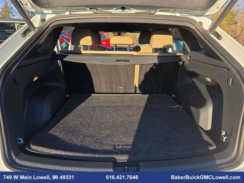 Used 2020 Volkswagen Atlas Cross Sport SE w/ Towing Package image 12