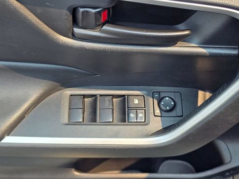 Used 2020 Toyota RAV4 LE AWD/4WD image 32