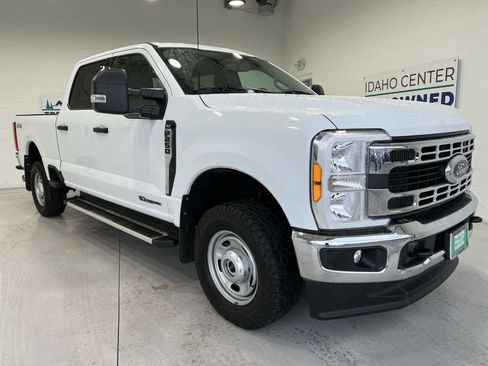 Used 2023 Ford F250 XLT AWD/4WD image 2