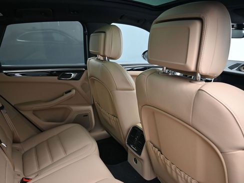 New 2026 Porsche Macan image 7