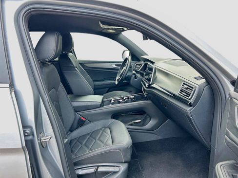 Used 2025 Volkswagen Atlas Cross Sport SE FWD image 17