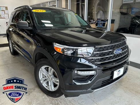 Certified 2022 Ford Explorer XLT w/ Equipment Group 202A image 1