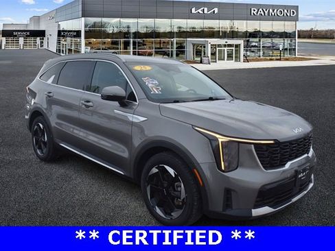 Certified 2025 Kia Sorento EX image 1