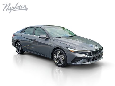 Used 2025 Hyundai Elantra SEL FWD image 8