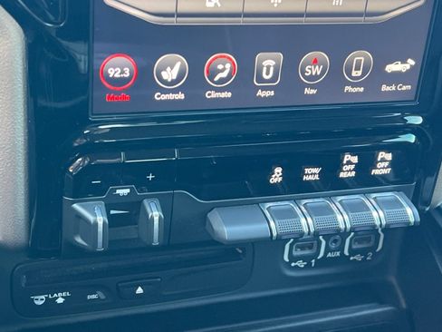 Used 2019 RAM 1500 Laramie AWD/4WD image 21