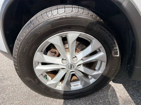 Used 2016 Nissan Rogue SV image 40