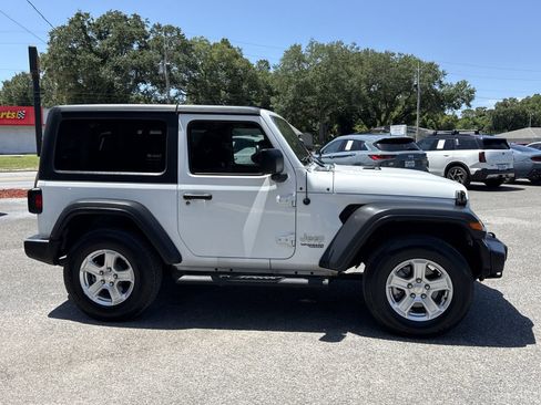 Used 2019 Jeep Wrangler Sport AWD/4WD image 6