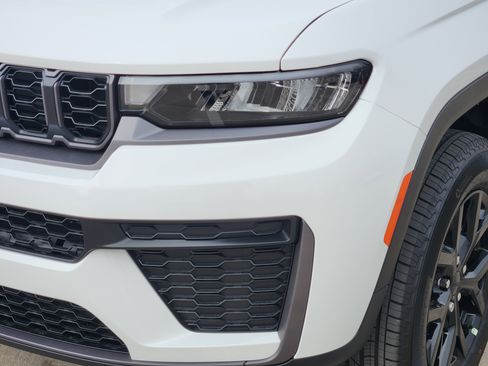 New 2026 Jeep Grand Cherokee Altitude AWD/4WD image 6