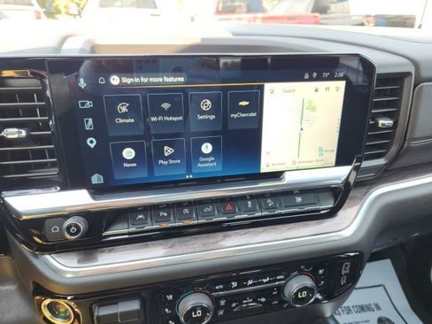 Used 2025 Chevrolet Silverado 1500 LTZ AWD/4WD image 17
