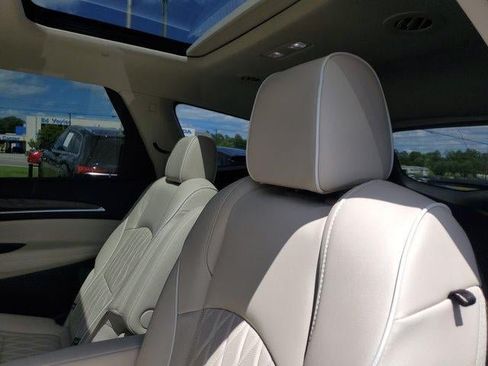 Used 2022 Buick Enclave Avenir FWD image 11