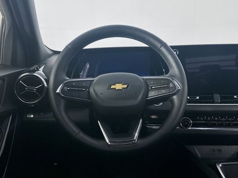 Used 2025 Chevrolet Equinox LT w/ Safety and Technology Package FWD image 18