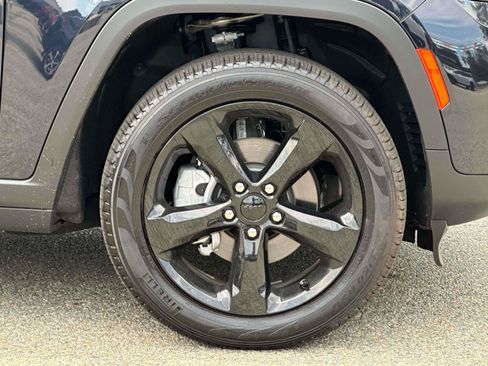 Used 2024 Jeep Grand Cherokee Limited w/ Black Appearance Package AWD/4WD image 7